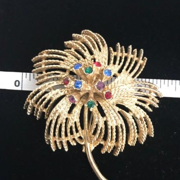 Sarah Coventry Gold Tone & Rhinestone Brooch - Picture 5 of 9